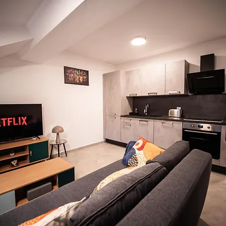 Adalia Apartman Yutz